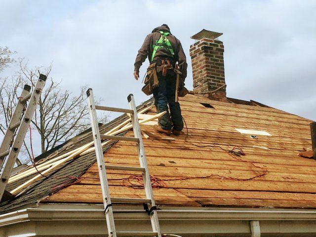 Rénovation de toiture : des astuces pratiques pour ne pas dépasser vos prévisions budgétaires