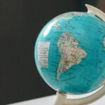 photo en gros plan d'un globe de bureau